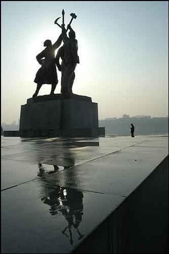 http://cybertraveltips.com/images/North-Korea-Tourist-Attractions.jpg